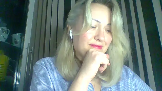 Snapshot of Mary888x chatting on March 6, 2025, 5:22 pm Mary888x online show from March 6, 2025, 5:22 pm