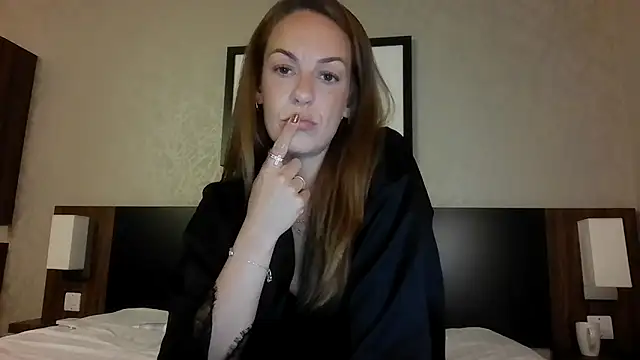Snapshot of Edenfox- chatting on May 8, 2026, 9:09 pm Edenfox- online show from May 8, 2026, 9:09 pm