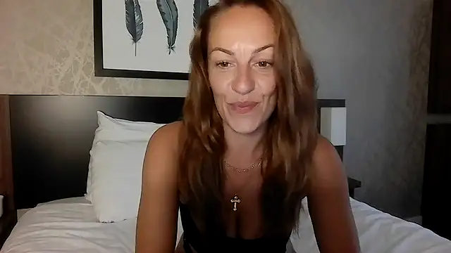 Snapshot of Edenfox- chatting on May 31, 2026, 6:09 pm Edenfox- online show from May 31, 2026, 6:09 pm