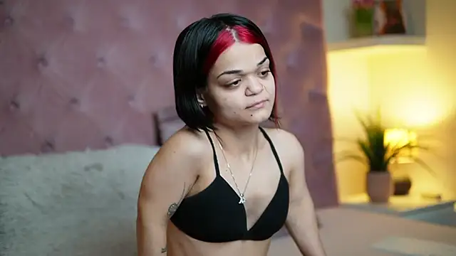 Snapshot of MaiaMini chatting on December 15, 2025, 9:41 pm MaiaMini online show from December 15, 2025, 9:41 pm