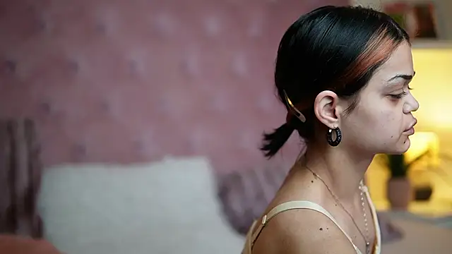 Snapshot of MaiaMini chatting on February 15, 2026, 7:54 pm MaiaMini online show from February 15, 2026, 7:54 pm