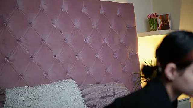 Snapshot of MaiaMini chatting on March 6, 2026, 8:27 pm MaiaMini online show from March 6, 2026, 8:27 pm