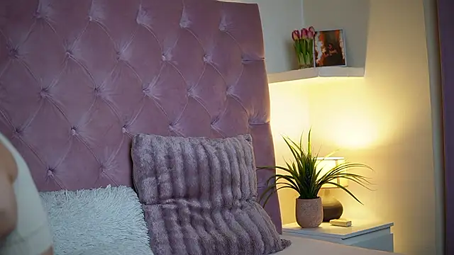 Snapshot of MaiaMini chatting on March 7, 2026, 10:29 pm MaiaMini online show from March 7, 2026, 10:29 pm