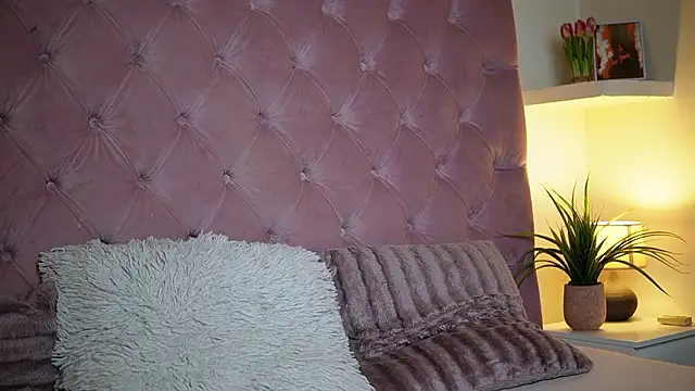 Snapshot of MaiaMini chatting on March 13, 2026, 6:58 pm MaiaMini online show from March 13, 2026, 6:58 pm