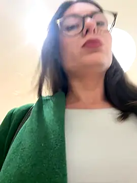 Snapshot of AvaFlowers6 chatting on November 15, 2025, 1:18 pm AvaFlowers6 online show from November 15, 2025, 1:18 pm