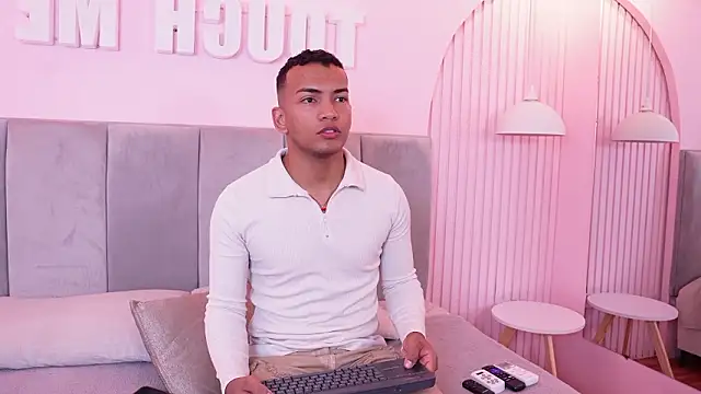 Rafa2004Cruz online show from February 24, 2026, 12:36 pm