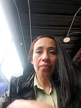 Snapshot of Coeur_de_luxure chatting on May 5, 2026, 5:54 pm Coeur de luxure online show from May 5, 2026, 5:54 pm