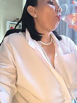 Snapshot of Mrsvictoriaaa chatting on July 6, 2026, 7:49 pm Mrsvictoriaaa online show from July 6, 2026, 7:49 pm