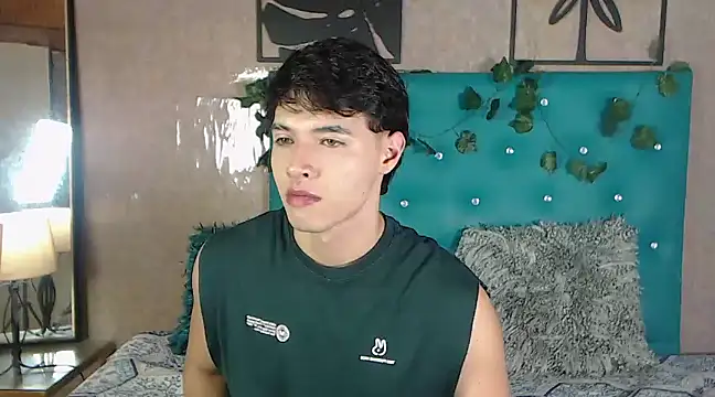 LiamAndrewzz online show from March 9, 2025, 8:42 pm