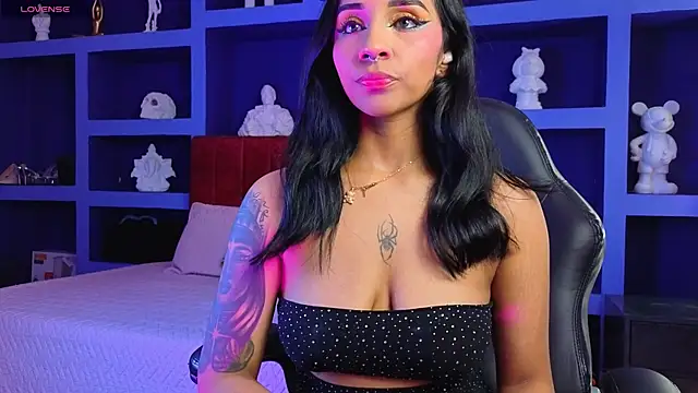 camille1310 online show from May 11, 2026, 10:07 pm