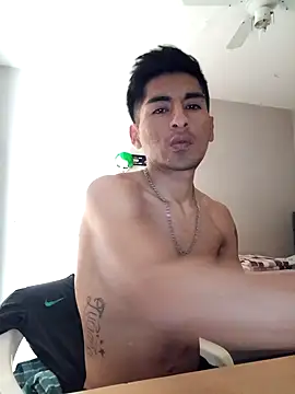 Snapshot of LeonRoots chatting on October 20, 2025, 8:09 pm LeonRoots online show from October 20, 2025, 8:09 pm