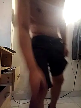 Snapshot of LeonRoots chatting on November 7, 2025, 9:48 pm LeonRoots online show from November 7, 2025, 9:48 pm