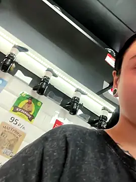 Snapshot of AlishaPrettyBlade chatting on October 7, 2025, 10:45 am AlishaPrettyBlade online show from October 7, 2025, 10:45 am