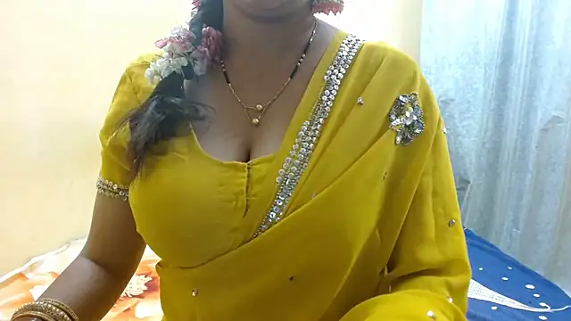 Snapshot of its_siya chatting on October 10, 2025, 3:00 pm its siya online show from October 10, 2025, 3:00 pm