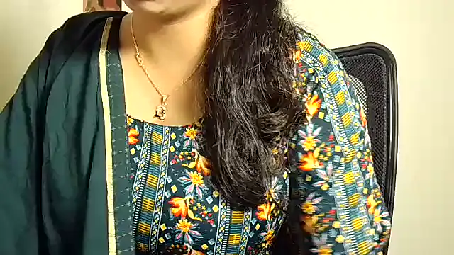 Snapshot of its_siya chatting on November 6, 2025, 9:43 am its siya online show from November 6, 2025, 9:43 am