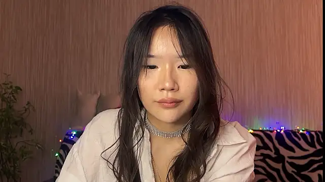 Asian Vi online show from March 9, 2025, 8:07 am