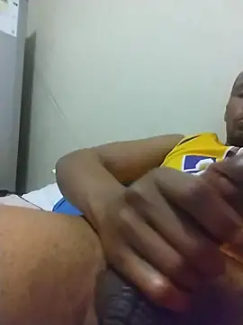 Snapshot of TwistedR chatting on October 31, 2025, 11:50 pm TwistedR online show from October 31, 2025, 11:50 pm