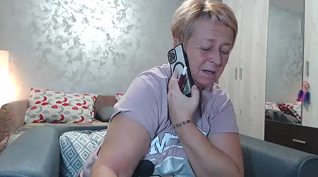 RosesandLillies online show from January 28, 2025, 6:07 pm