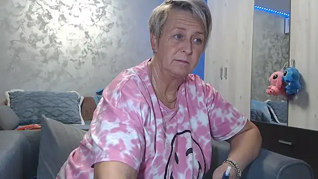 RosesandLillies online show from November 29, 2025, 5:49 pm