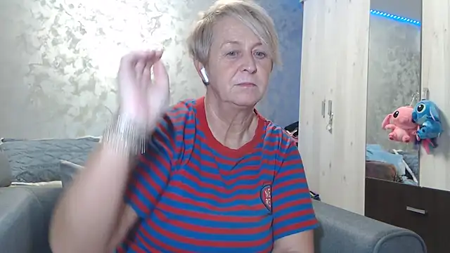 RosesandLillies online show from February 2, 2026, 6:06 pm