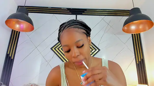 Snapshot of EmilyDiaaz chatting on October 17, 2025, 12:19 pm EmilyDiaaz online show from October 17, 2025, 12:19 pm