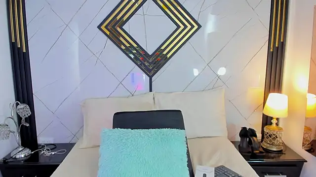 Snapshot of EmilyDiaaz chatting on November 15, 2025, 12:23 pm EmilyDiaaz online show from November 15, 2025, 12:23 pm