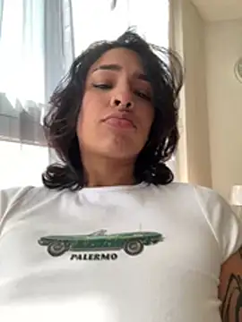 Snapshot of Alice_surprise chatting on June 19, 2026, 8:07 am Alice surprise online show from June 19, 2026, 8:07 am