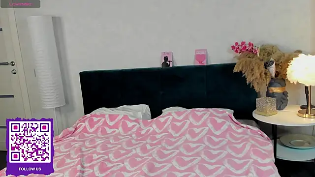 boozekirs  online show from September 10, 2025, 2:33 am