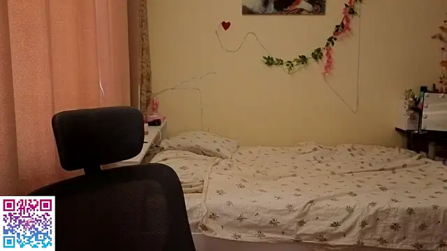 boozekirs  online show from May 18, 2026, 3:02 am