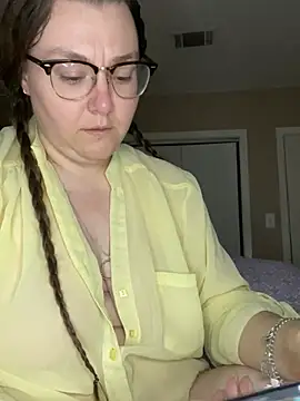 HTXBELLE online show from March 20, 2025, 11:16 am