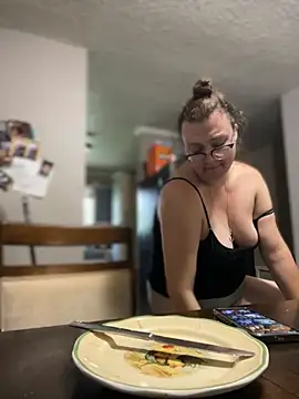Snapshot of HTXBELLE chatting on May 9, 2026, 10:26 pm HTXBELLE online show from May 9, 2026, 10:26 pm