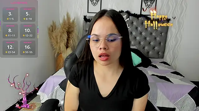 Snapshot of Kath_latorre chatting on October 22, 2025, 1:33 pm Kath latorre online show from October 22, 2025, 1:33 pm