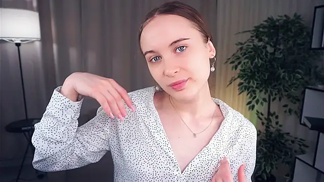 Snapshot of QuennaCoote chatting on March 14, 2025, 5:48 am QuennaCoote online show from March 14, 2025, 5:48 am