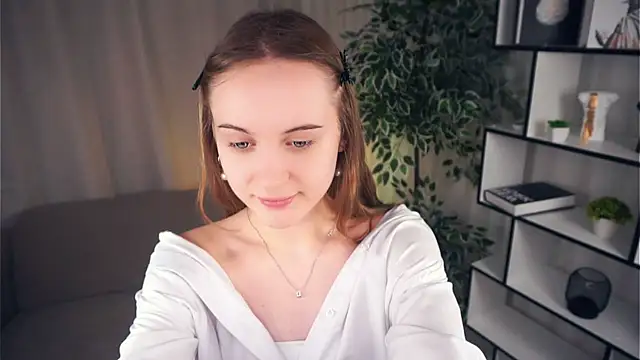 Snapshot of QuennaCoote chatting on March 18, 2025, 12:03 pm QuennaCoote online show from March 18, 2025, 12:03 pm