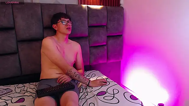 Evie Demn7 online show from February 28, 2025, 6:43 am