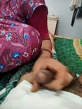 Snapshot of indian_couple4 chatting on May 18, 2026, 5:35 am indian couple4 online show from May 18, 2026, 5:35 am
