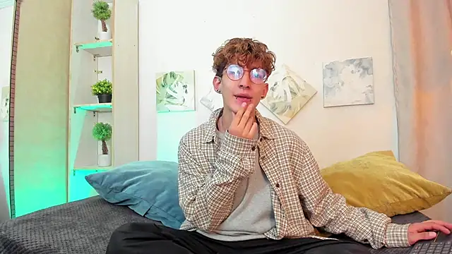 iiangel  online show from October 30, 2025, 3:08 am