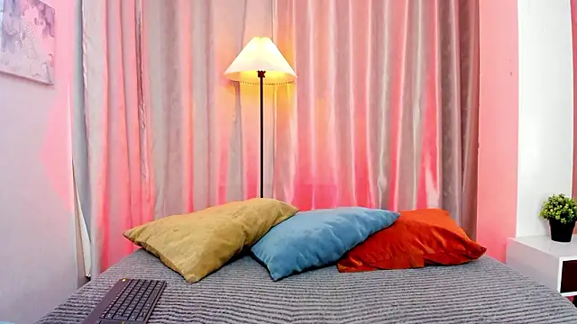 iiangel  online show from March 4, 2026, 3:34 am