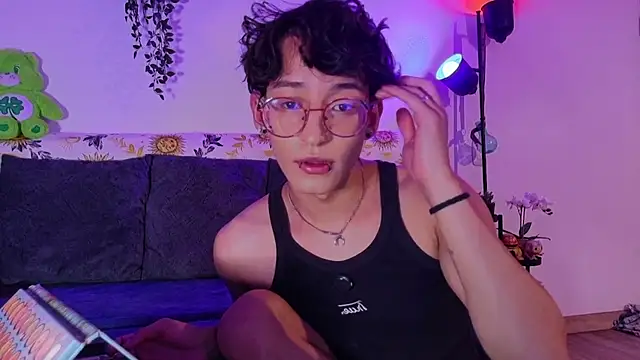 iiangel  online show from March 18, 2026, 1:42 am