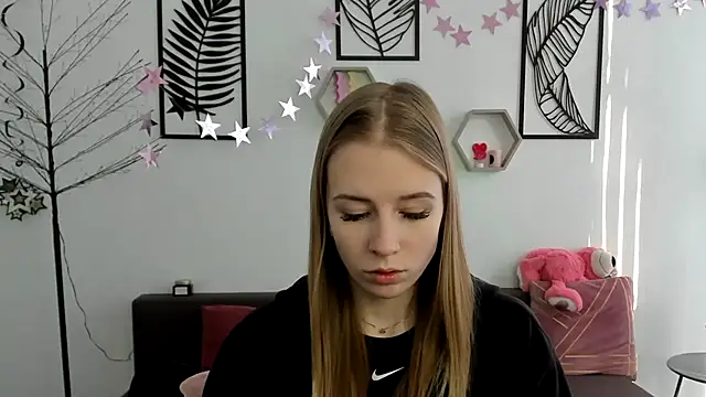 Snapshot of AnnNorriss chatting on February 19, 2025, 6:33 am AnnNorriss online show from February 19, 2025, 6:33 am