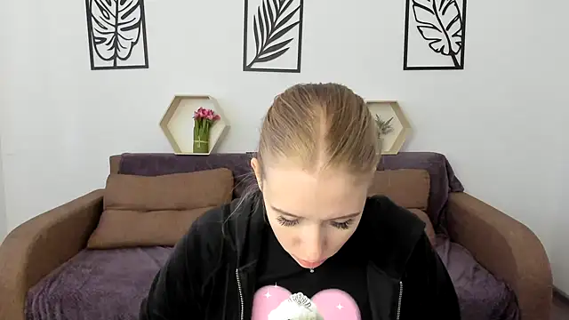 Snapshot of AnnNorriss chatting on March 21, 2025, 8:06 am AnnNorriss online show from March 21, 2025, 8:06 am