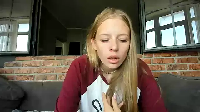 Snapshot of AnnNorriss chatting on September 21, 2025, 6:04 am AnnNorriss online show from September 21, 2025, 6:04 am