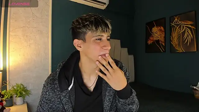 Allex Cano online show from March 8, 2025, 3:28 am