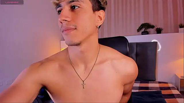 Allex Cano online show from March 18, 2025, 6:15 pm