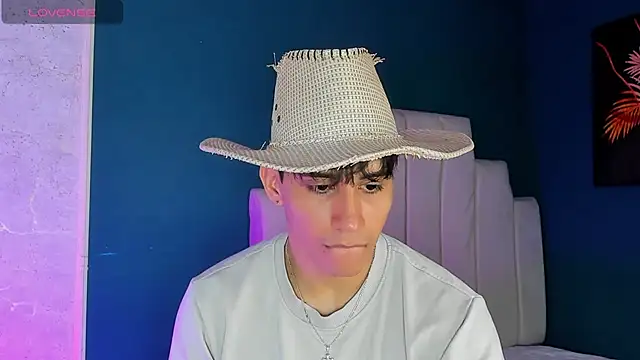 Allex Cano online show from October 23, 2025, 8:40 pm