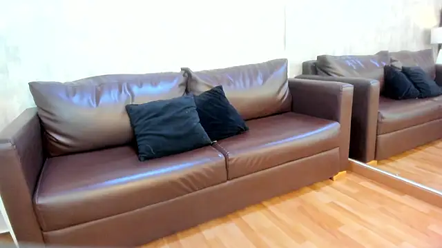 NahomyCarther online show from November 4, 2025, 3:49 am