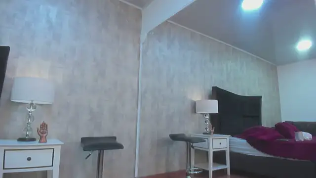 NahomyCarther online show from November 20, 2025, 4:12 am