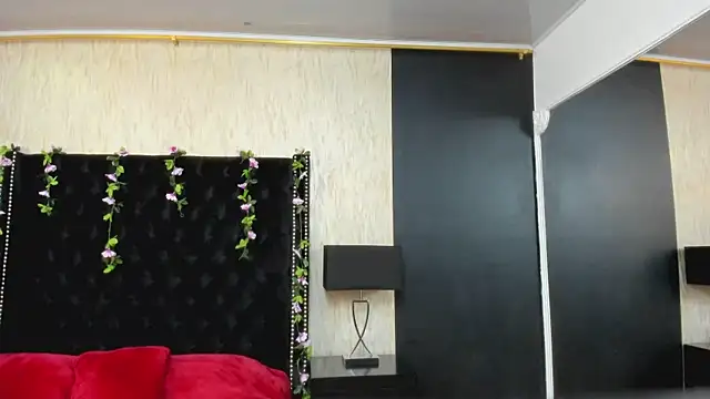 NahomyCarther online show from November 24, 2025, 4:01 am