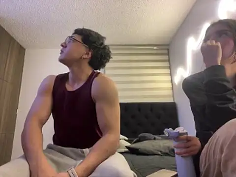 DesireLuxe online show from February 25, 2026, 6:45 am