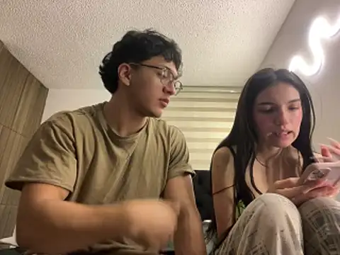 DesireLuxe online show from March 17, 2026, 5:55 am